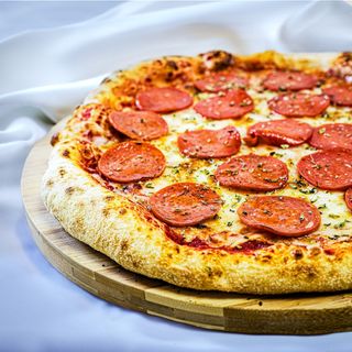 Pizza Clásica De Pepperoni (33 Cm.)