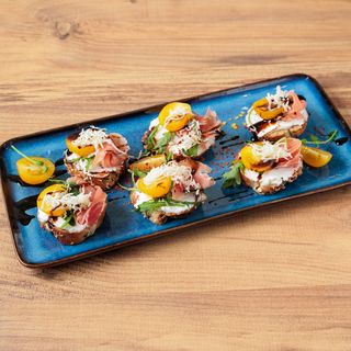 Bruschette sa pršutom i narandžom 6 komada