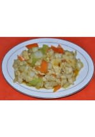 84. Пиле с къри (600г)