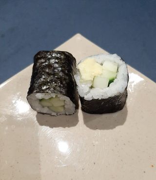 Maki Pepino y Aguacate (8 Piezas)
