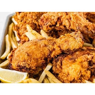 16 Pieces + 2chips + 2l Soda