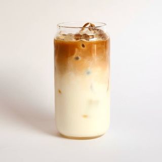Айс латте на миндальном молоке 