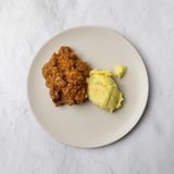 Juneći gulaš sa pireom + Kupus salata