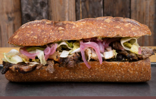 Bocadillo  De Pepito De Ternera Con Queso