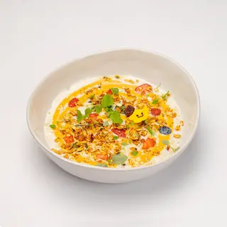 Овсяная каша с маракуей и карамелью