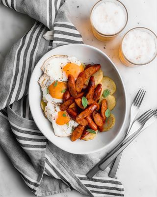 Huevos rotos con chistorra