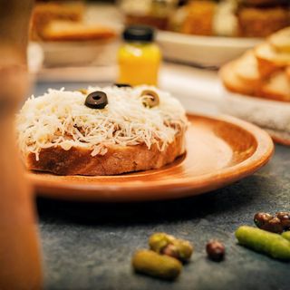 Garnirani sendvič sa tunjevinom 400g