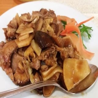 Pato Con Bambú Y Champiñón