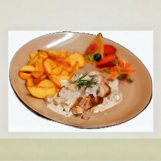 Polędwiczki wieprzowe grillowane, podane na sosie borowikowym