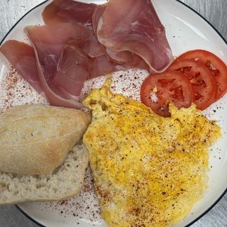 Desayuno serrano