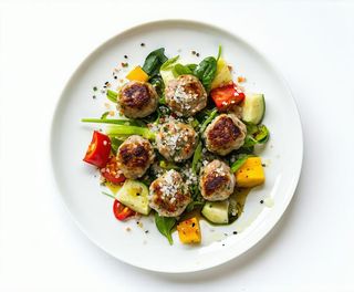 Polpette di pollo e tacchino con mix di verdure al vapore