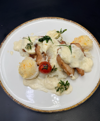 Свински медалиони със сметанов сос  (450г)