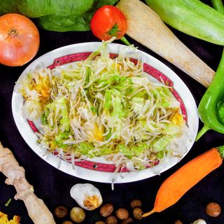 5011.Зелена салата с кълнове и бели китайски гъби (500г)