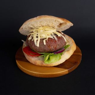 Juneća punjena pljeskavica + Pepsi 0.33l