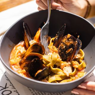 Tagliatelle s plodovima mora