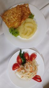 Куряча відбивна з пюрешечкою та овочевою нарізочкою (500г)