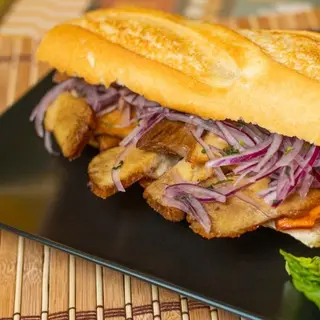 Pan con chicharròn + 1 salsa aji amarillo