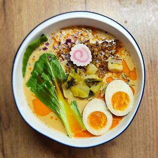Tantanmen tonkotsu (bardzo ostre)