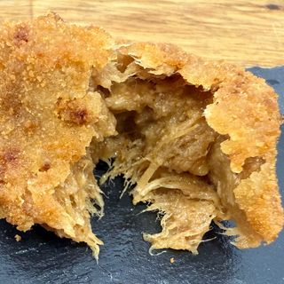 Croqueta casera de secreto y miel( 5 unidades)