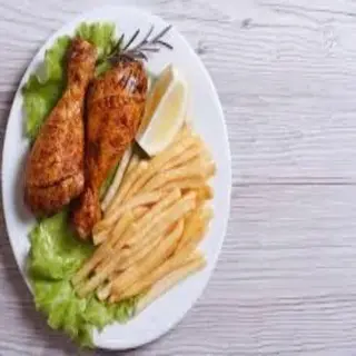 Musclo De Pollo Con Patatas Y Refresco