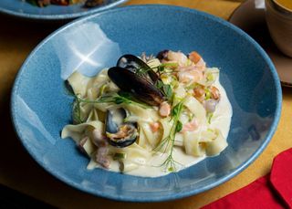 Фетучини с морепродуктами в сливочном соусе 