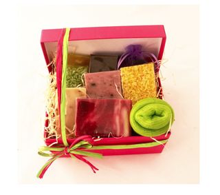 Caja de regalos (6xjabón 80g/ud, ambientador, esponja)