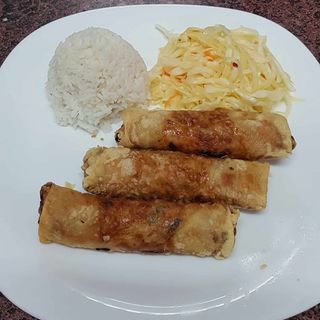 Sajgonki z mięsem i ryżem