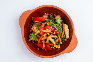 Куриный салат  с кукурузой