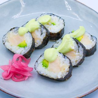 Futomaki Pez Mantequilla y Aguacate con Mahonesa de Wasabi