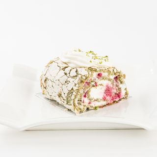 МЕРЕНГОВЫЙ РУЛЕТ С ФИСТАШКОЙ