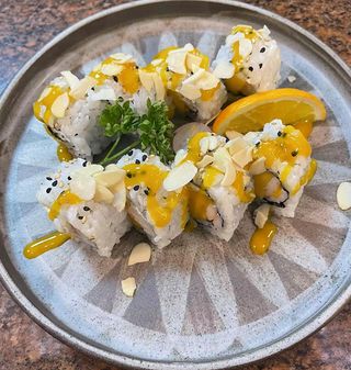 326. Uramaki tropical maki 