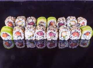 Филаделфия урамаки комбо сет (16бр-425г)