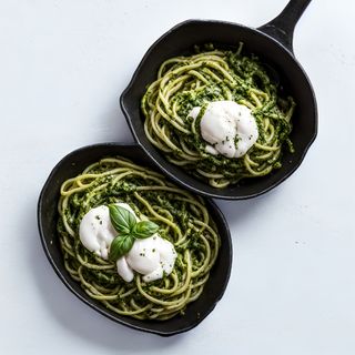 Espaguetis de Pesto verde y Burrata