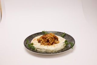 Cherkez Tavuk Acompañado De Pan