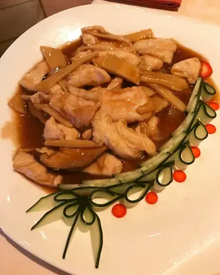 pollo con funghi e bambù