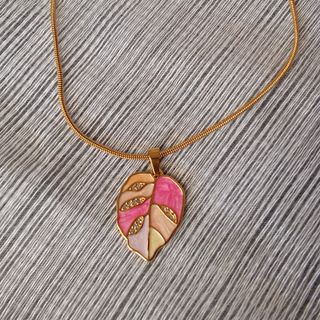 Colar Natureza – Pendente em Forma de Folha
