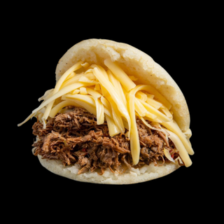 Arepa de carne mechada