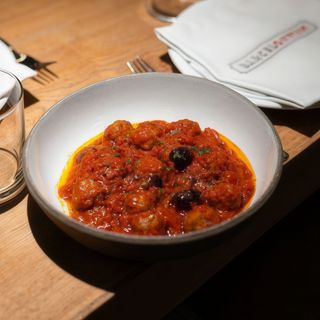 Albóndigas a la Puttanesca