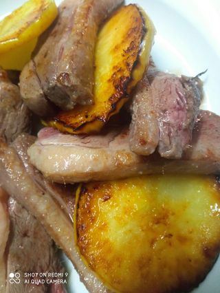 Magret de pato con manzana caramelizada