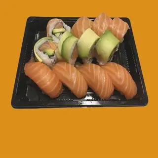 Bandeja Sushi Salmón (4 Uds.) + Pasión Roll (8 Uds.)