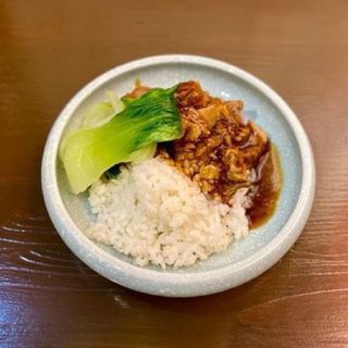 52 - Riso con spezzatino di manzo stufato e cipollotti