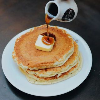 Pankejki z Syropem Klonowym i Bitą Śmietaną