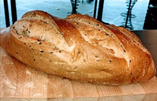 Paine neagra cu seminte