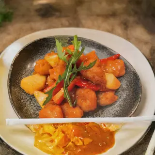 Slatko-kisela piletina sa ananasom (Sweet and sour pineaple chicken)