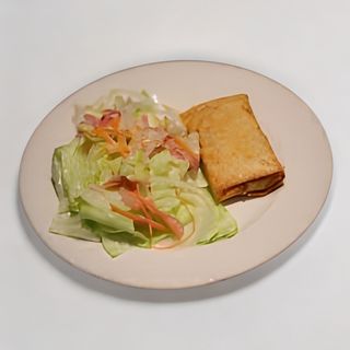 8- Rollo De Primavera Con Ensalada China