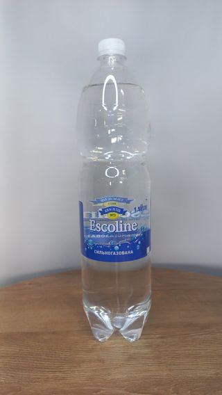 Вода мінеральна Escoline (1,5л) газ