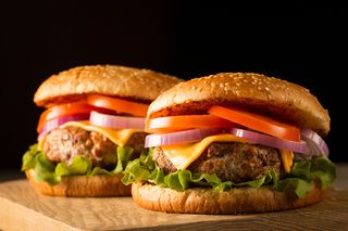 Maxiburger 1 plus 1 + Coca Cola 0.25l