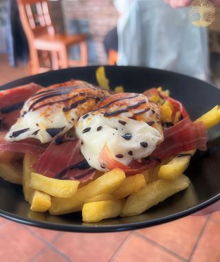 Huevos rotos con jamón (1/2 ración)