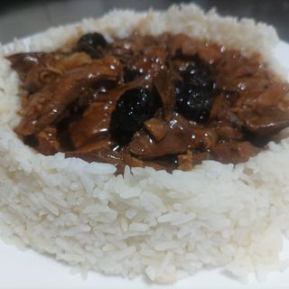 530. Патица със сини сливи върху бял ориз (600гр)