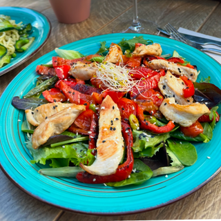 Warm bowl with red pepper and chicken.
